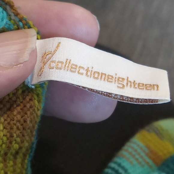 Collection eighteen infinity scarf - Picture 3 of 4